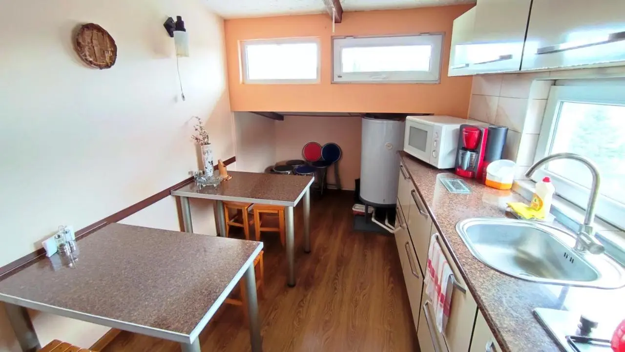 G&L APARTMENTS