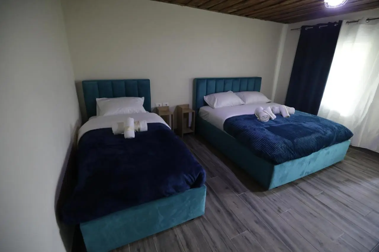 Thethi 360 grade - Camping & Rooms