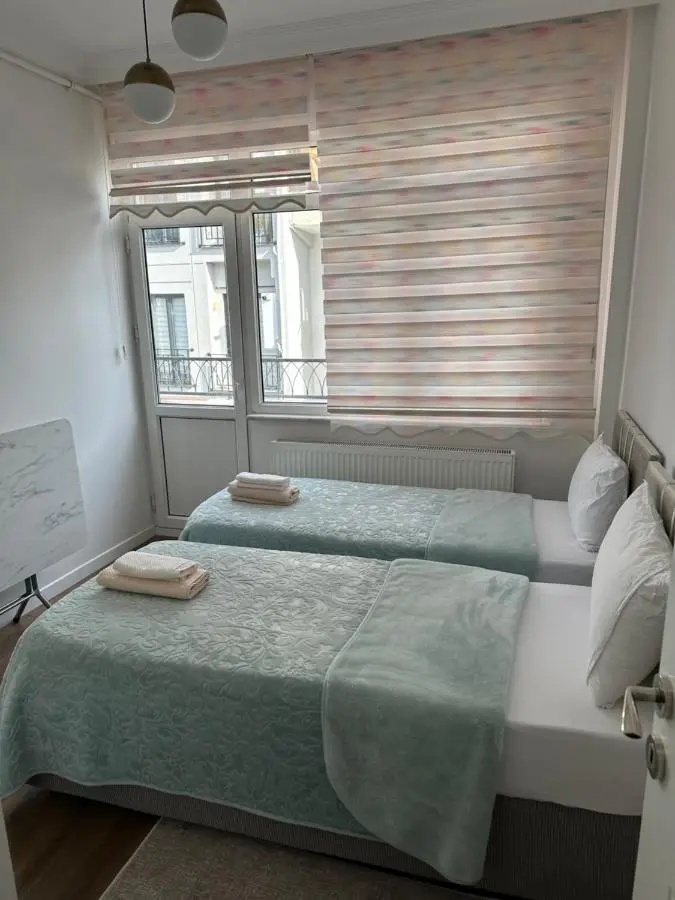 Center of city in Beşiktaş 2 plus 1 with 2 Bathroom and 3 Air Conditioner