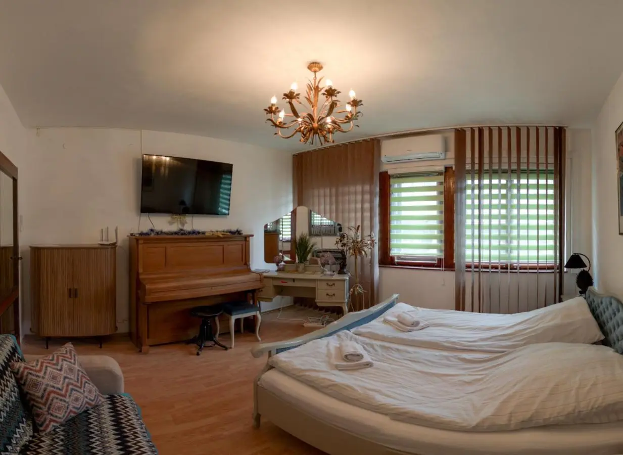Pink Houdini Home
