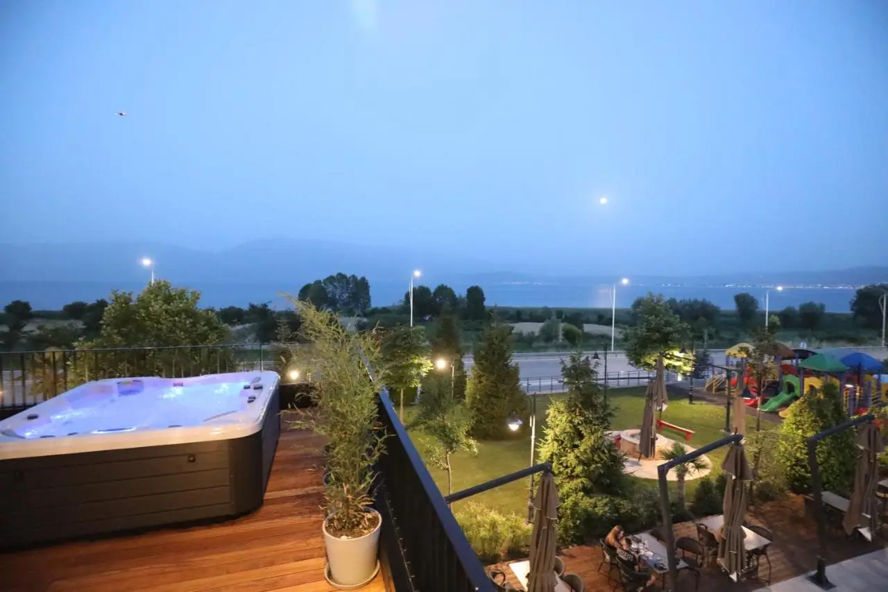 Toka Hotel Restaurant