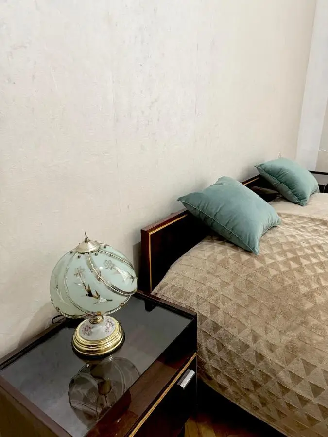 Old Tbilisi Authentic spacious 3BR Apartment with Balcony, Walk to Freedom Sq, Family friendly