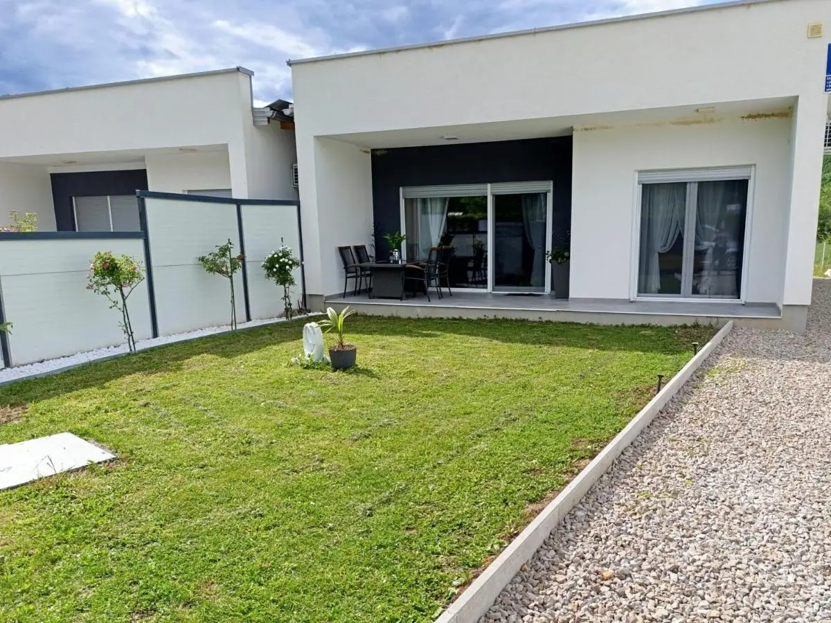 Una Luxury Home