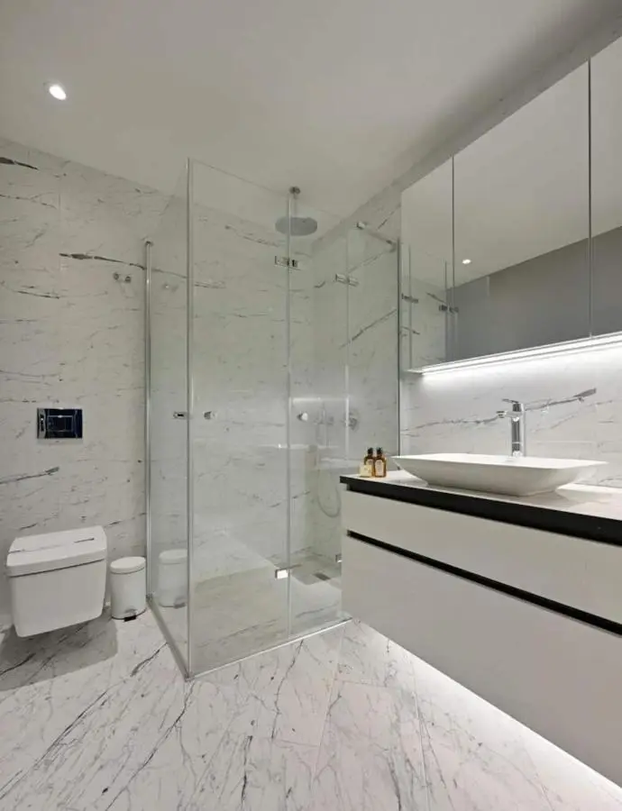 Bright Lovely Modern 2BD25 Condo PoolGym! #220