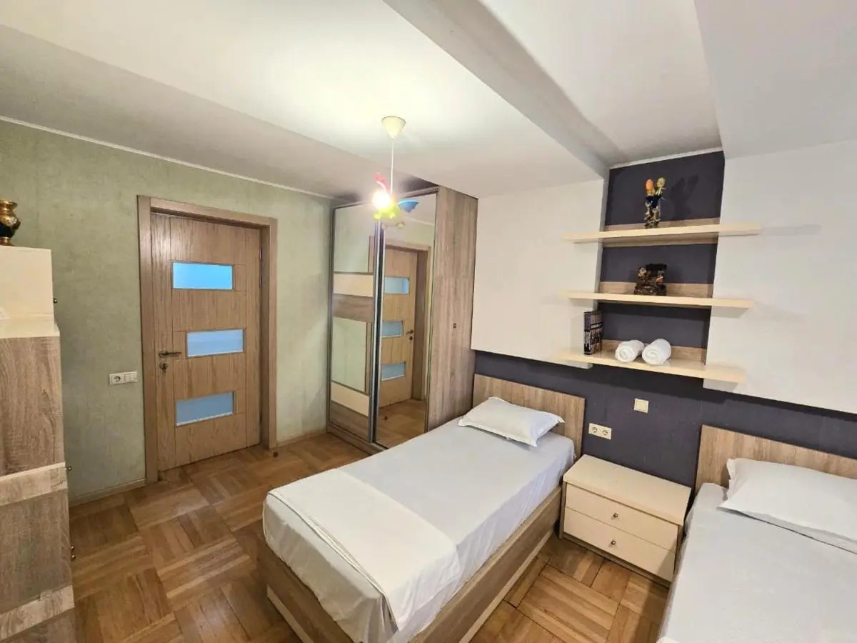 Explore Old Tbilisi, 3BR Apartment for 5, Walk to All