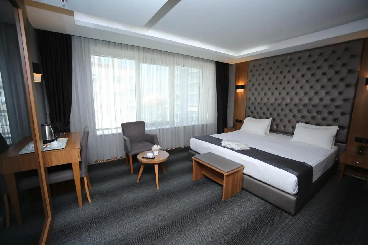 Grand Silay Hotel