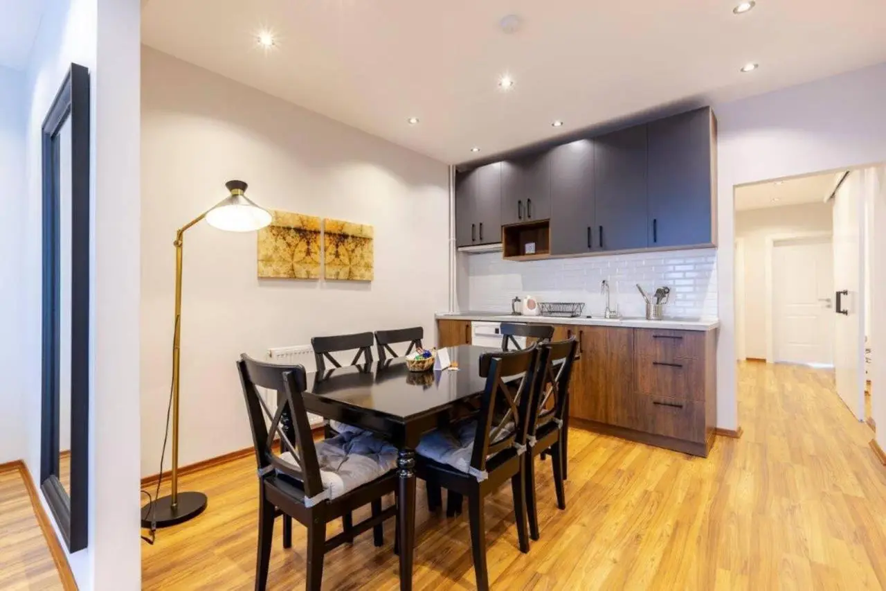 Spacious Modern Airy 4Bed2Bath Central Home! #369