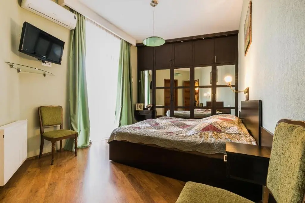 Apartment Baratashvili street