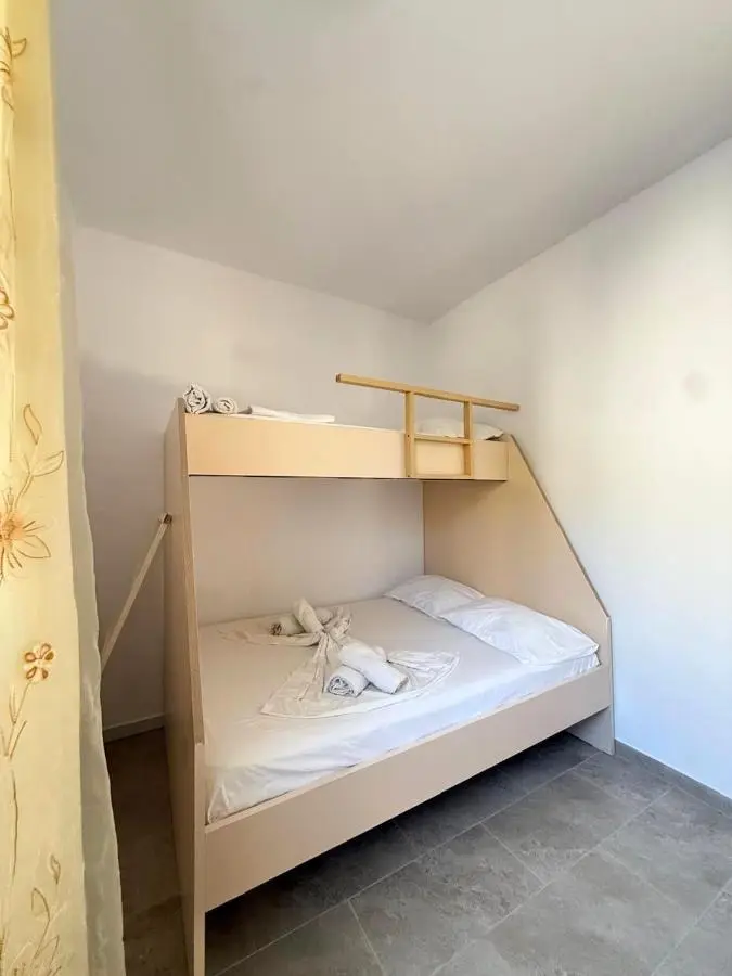 Villa Joli - Spacious Houses with Yard & Parking in Central Vlore