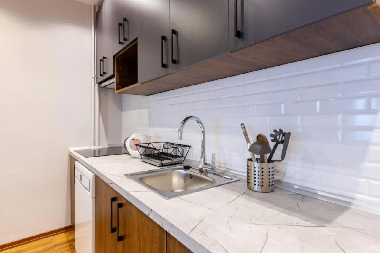 Spacious Modern Airy 4Bed2Bath Central Home! #369