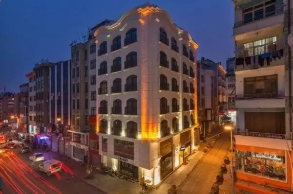 Darkmen Hotel
