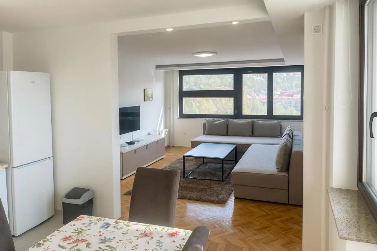 Green Riverside Apartment