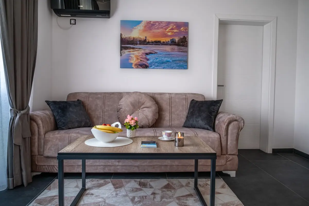 Chic 1BDR Apt - Free Parking
