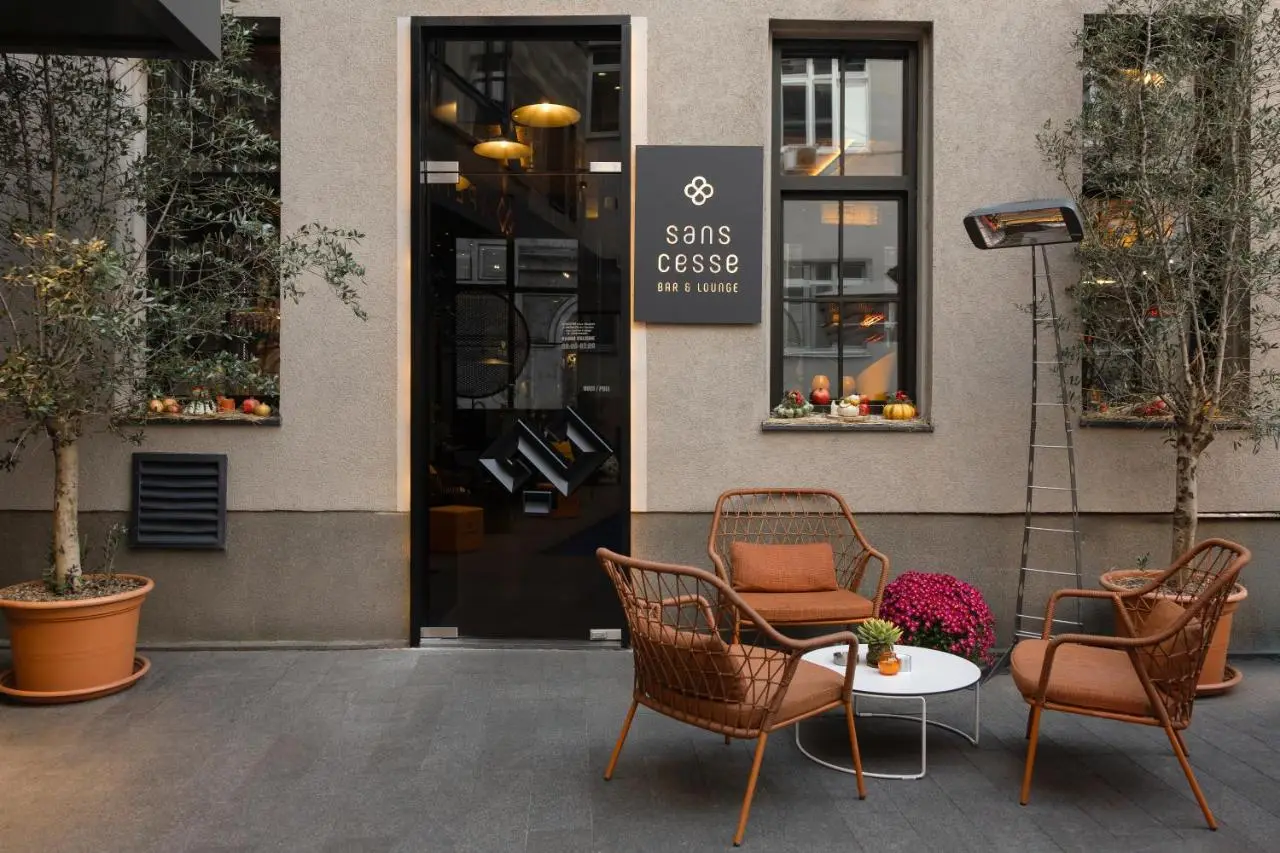 Apeiro City Avant-garde Hotel