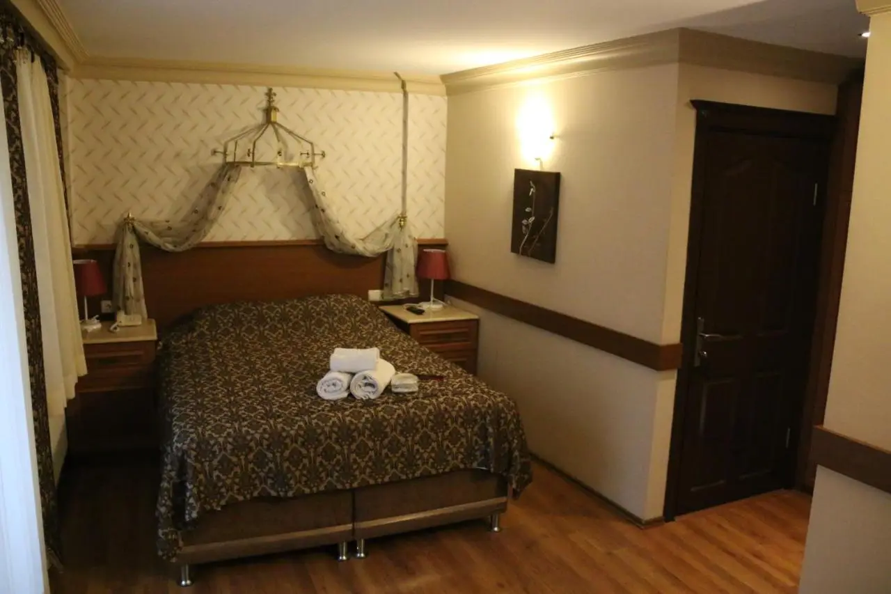 Grand Peninsula Hotel