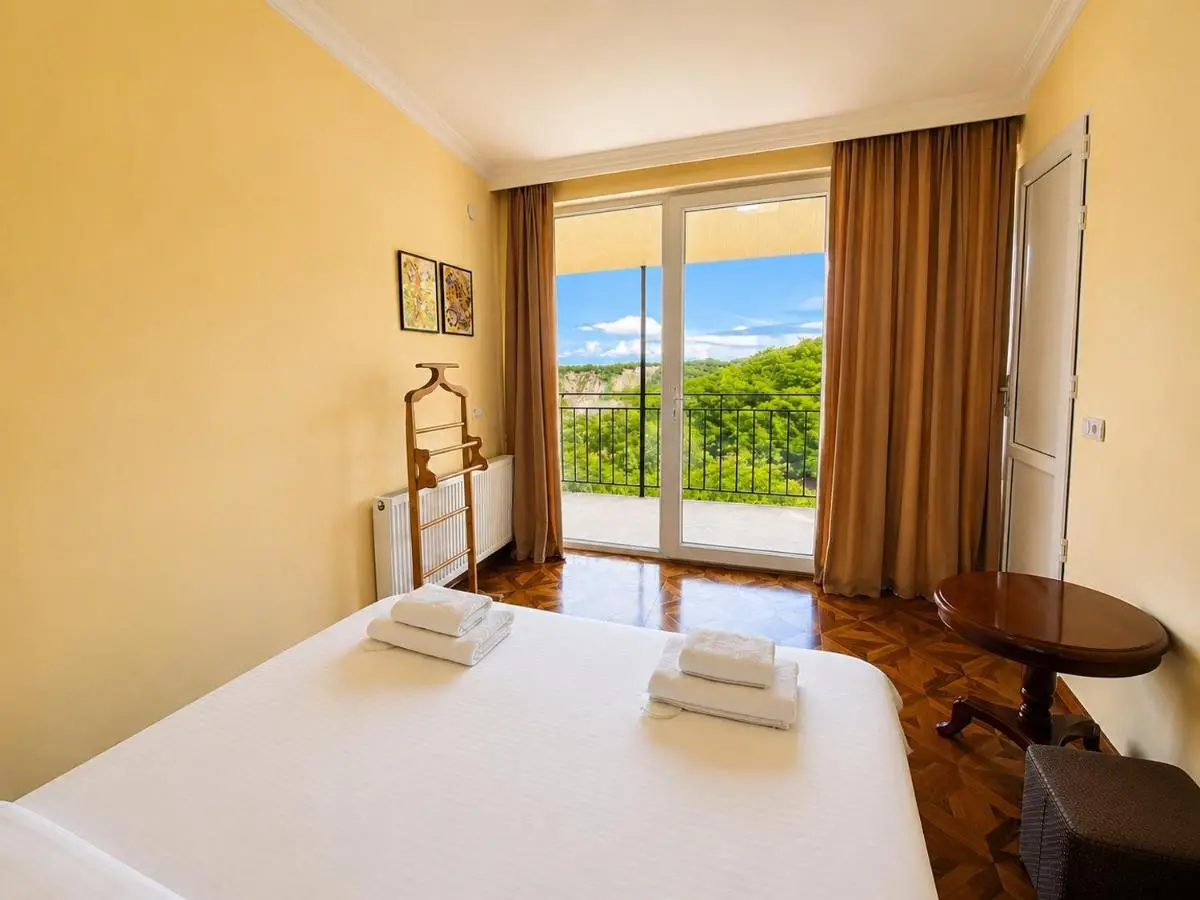 Lia's Guest House