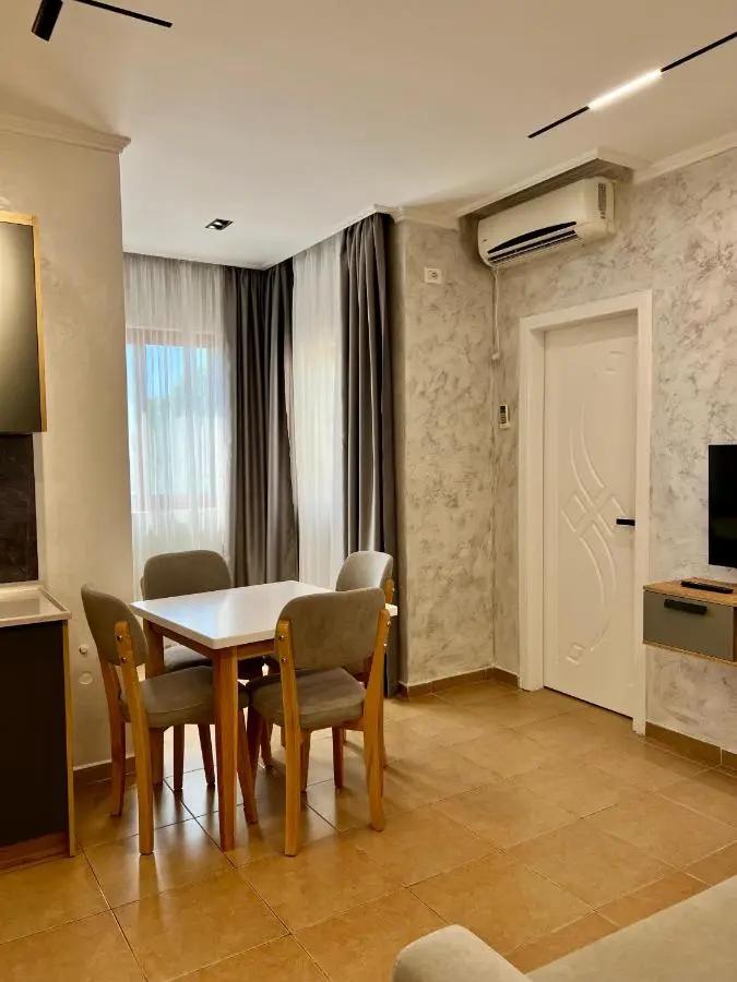 Kamberi Hotel & Apartments