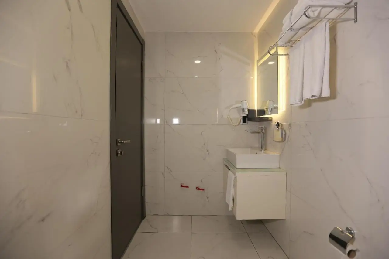Ren Business Hotel