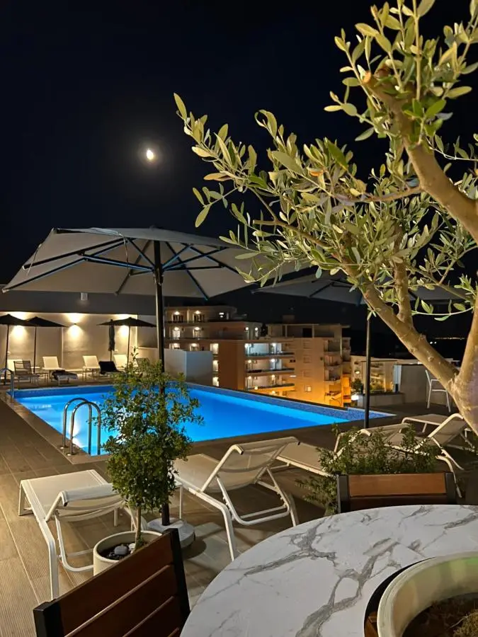 The Queen's Lion Premium HOTEL