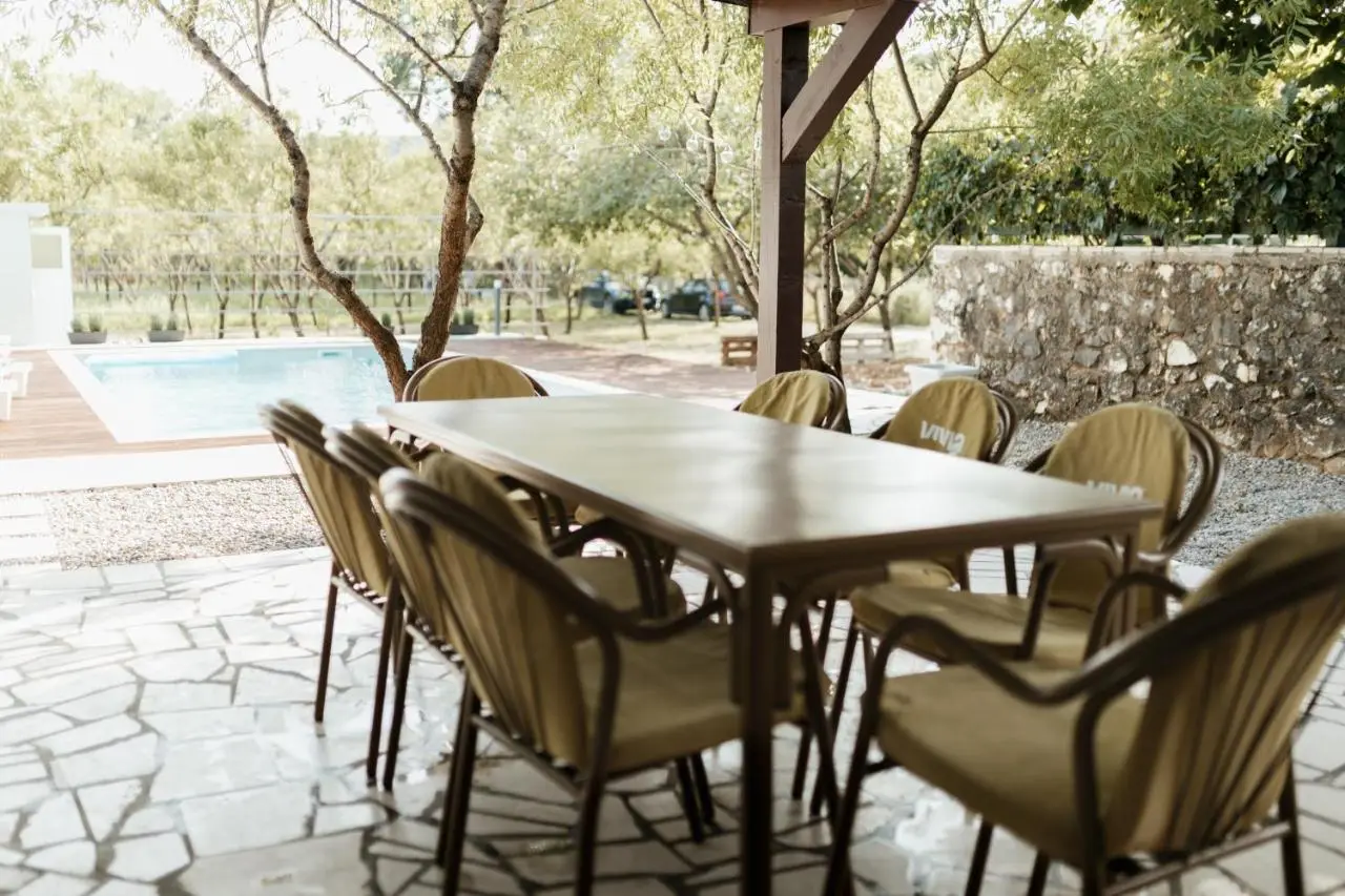 Almond Buna PoolHouse