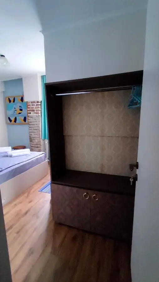 9 Doors
