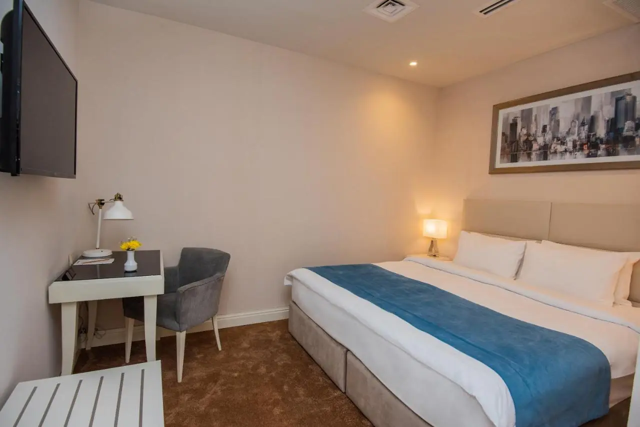 City Avenue Hotel