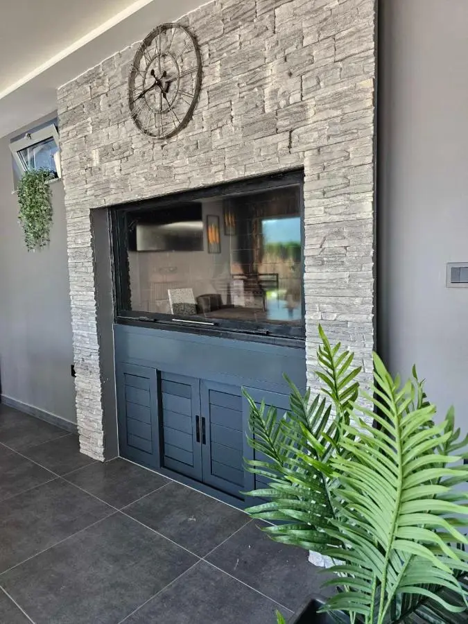 LUXIA PRIVATE ESTATE Sauna & Pool x Jacuzzi with Fireplace outdoor lounge