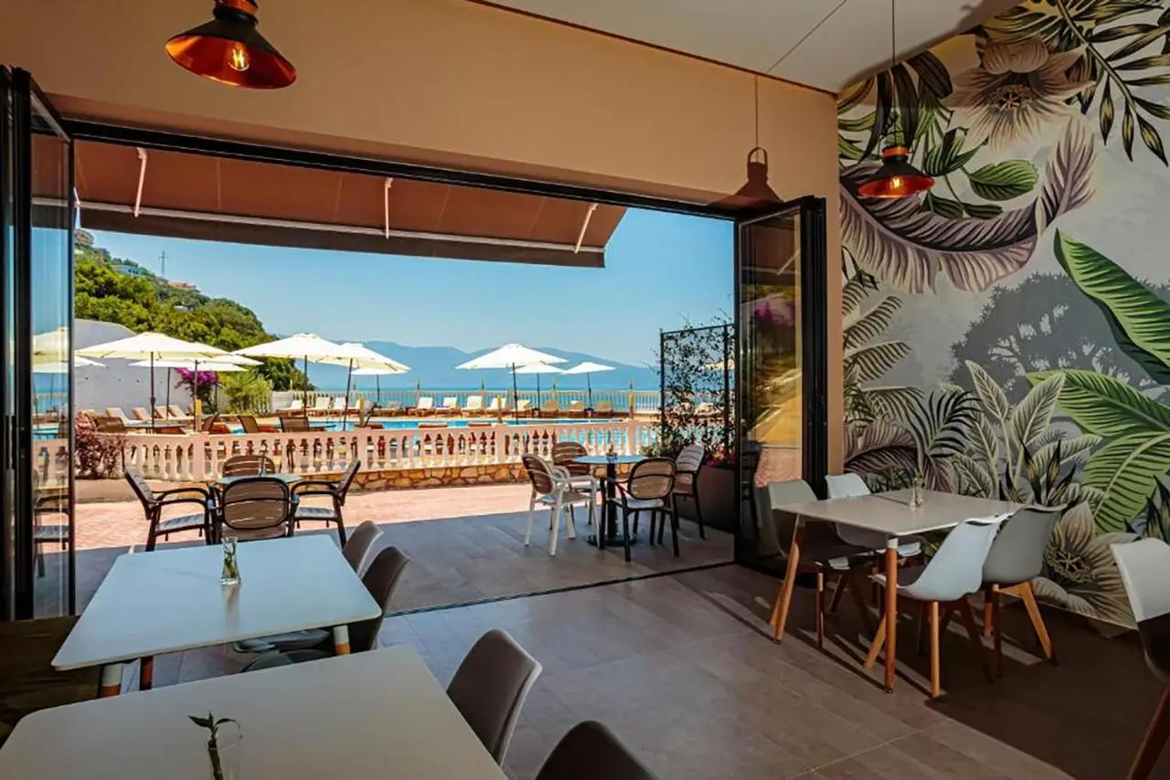 Toto Hotel & Apartments