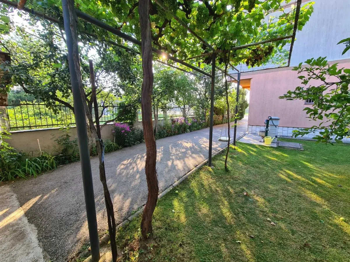 Apartman Nedim - Free Parking & Garden near Airport