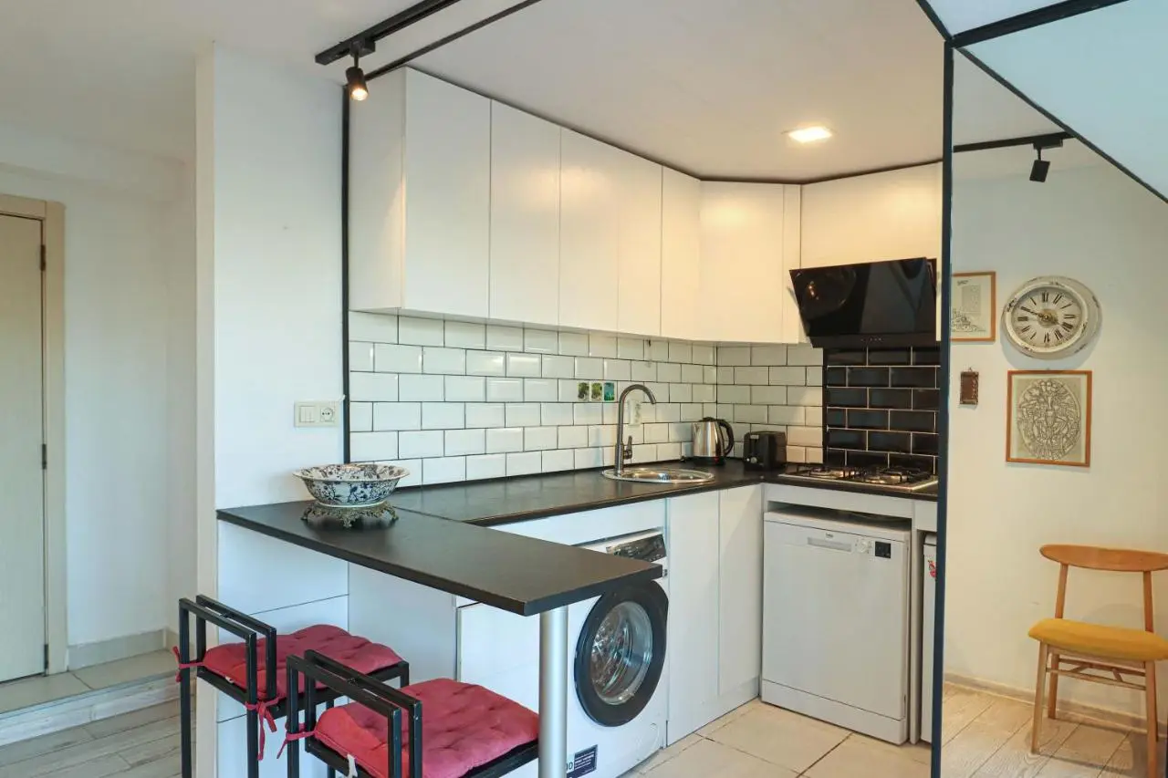 Bright 1BR with Sameba view Avlabari - by Wehost