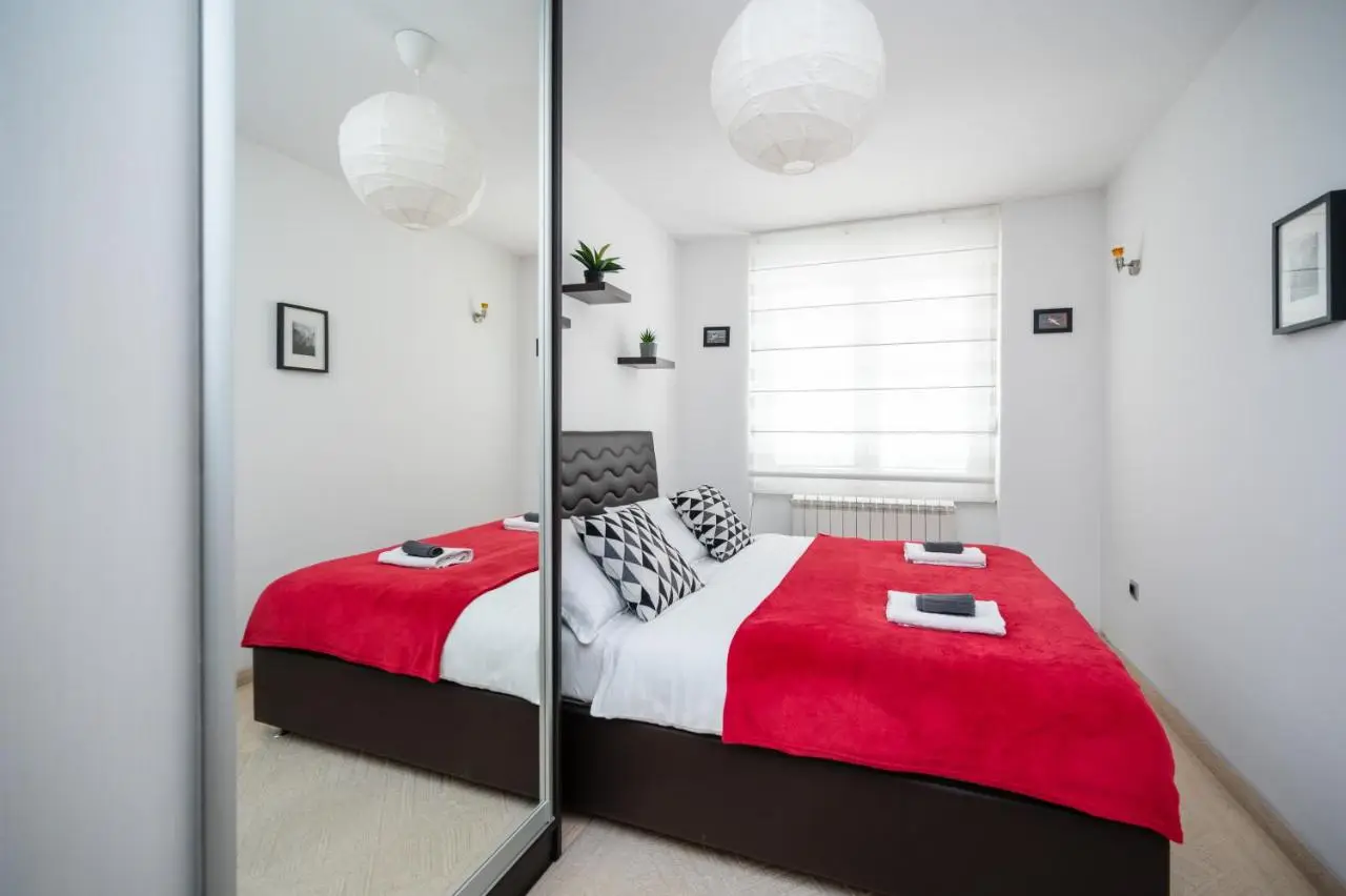 Bright 1BDR Apartment in the City Center