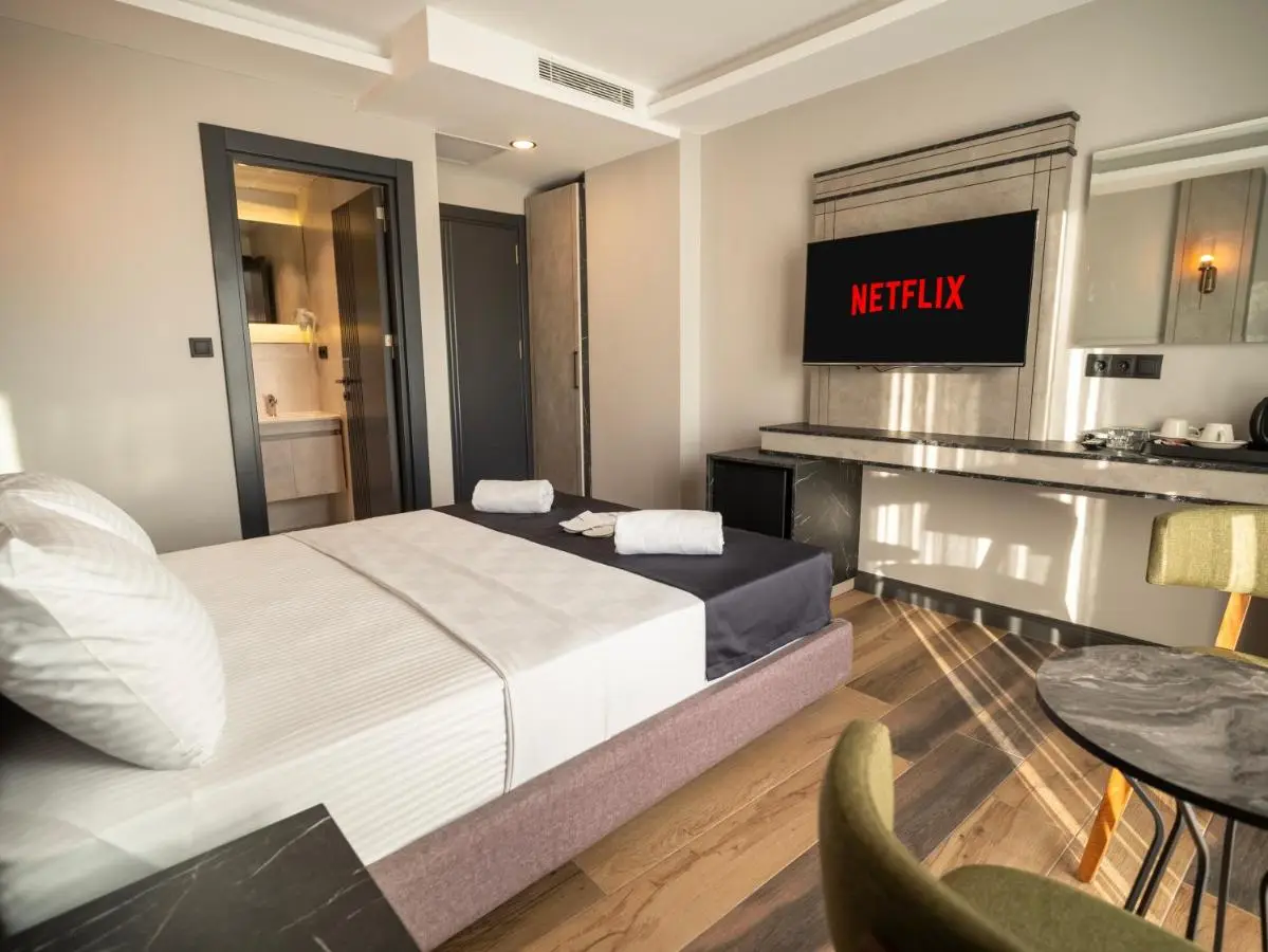 Modernlux Hotel