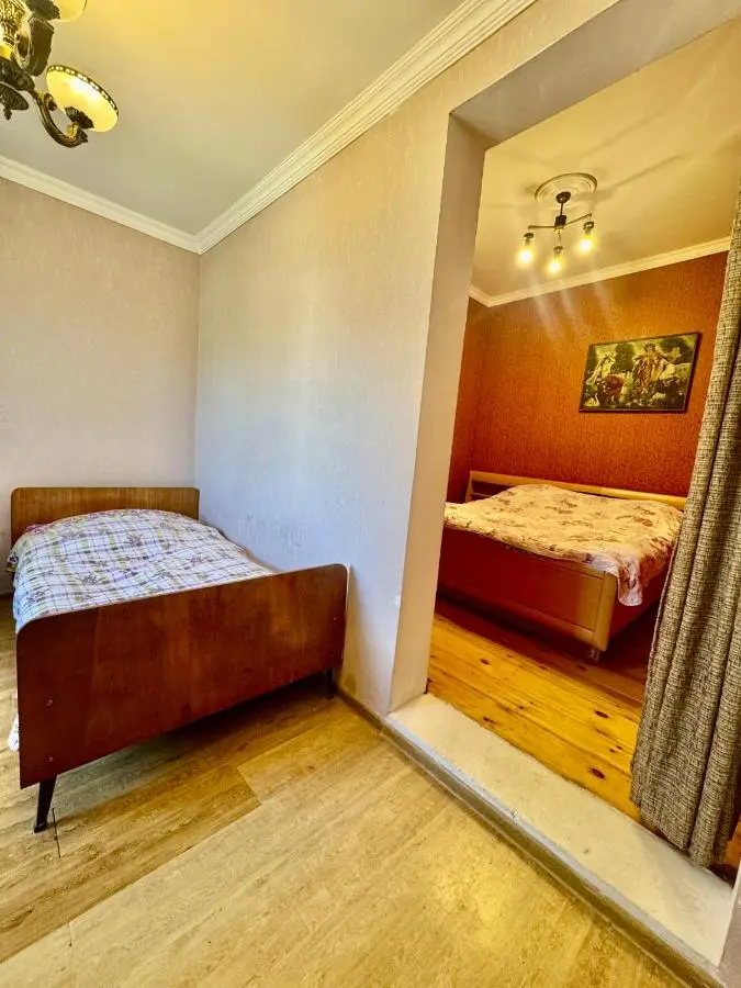 Surami Guest House Shorety