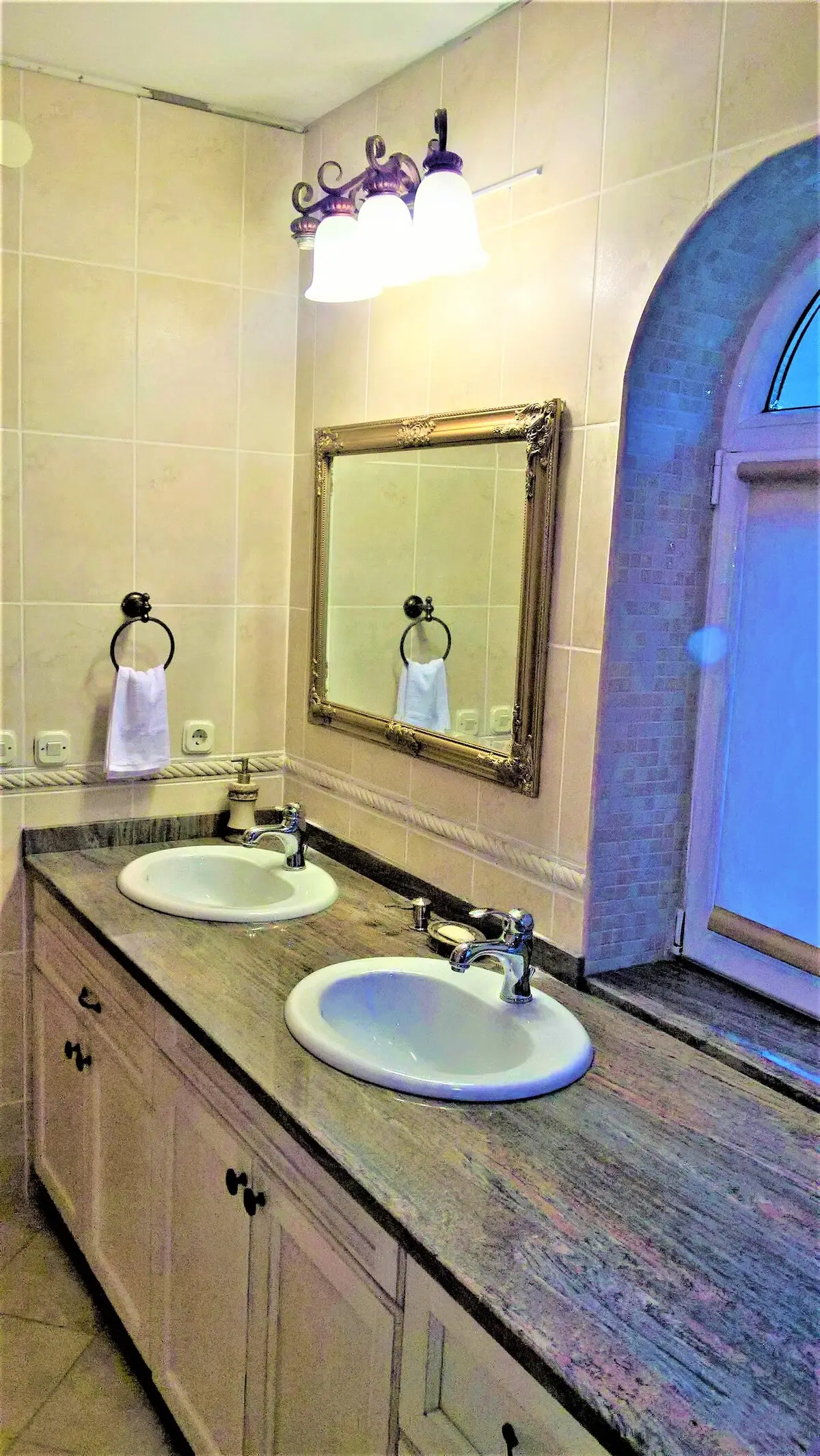 Villa Bosna (Pool, Sauna, Jacuzzi, BBQ,Playground)