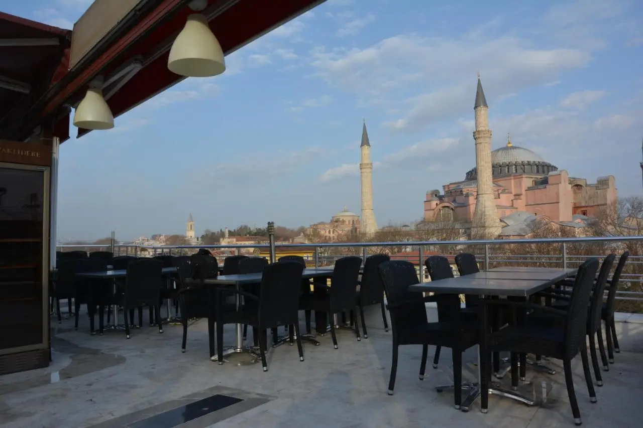 Ares Hotel