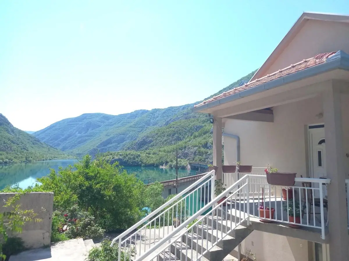 Visit Dreznica - Canyon Retreat