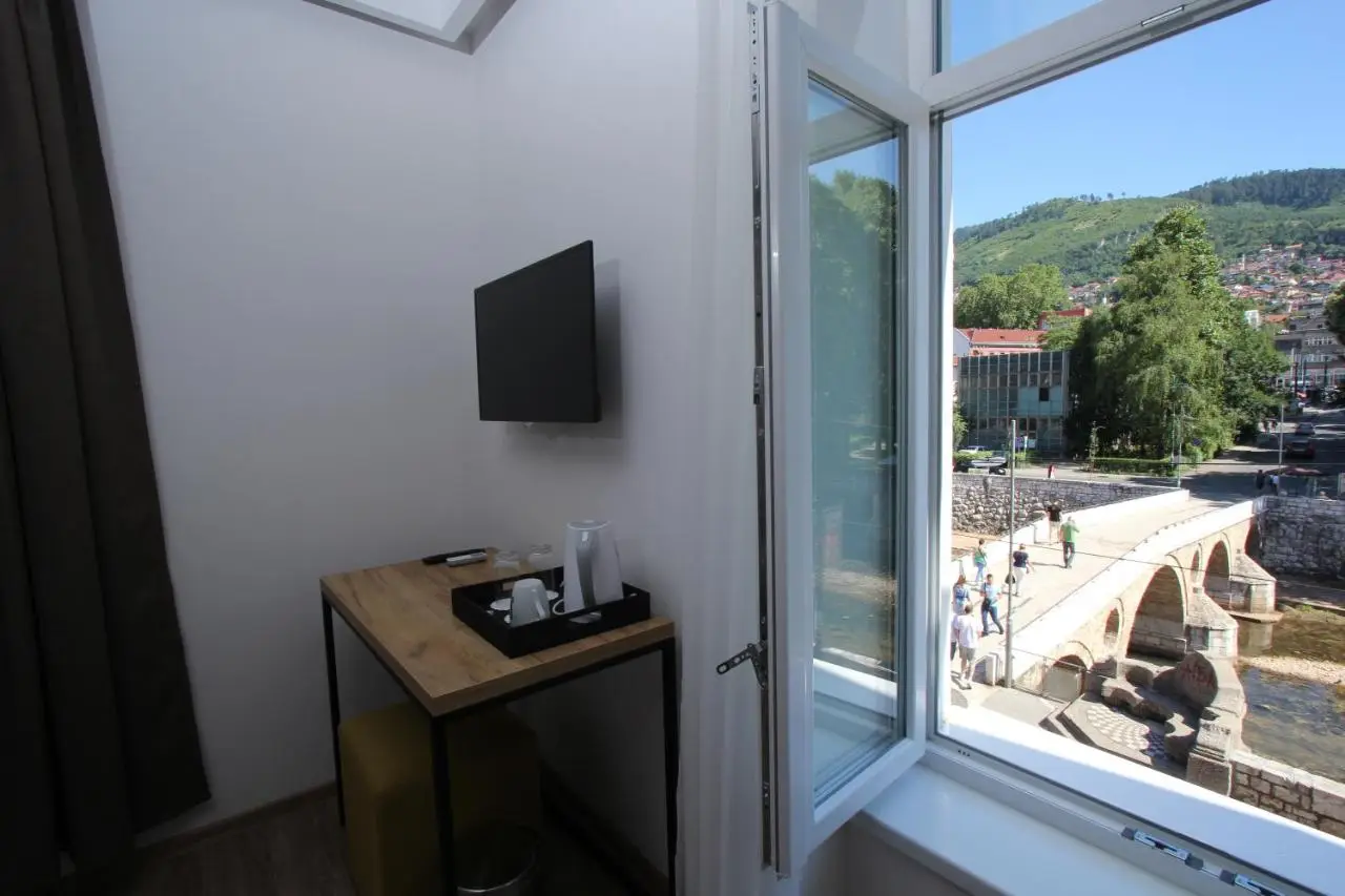 Riverside Residence