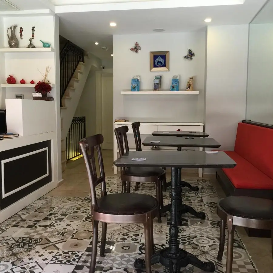 Ten Rooms Istanbul Hotel