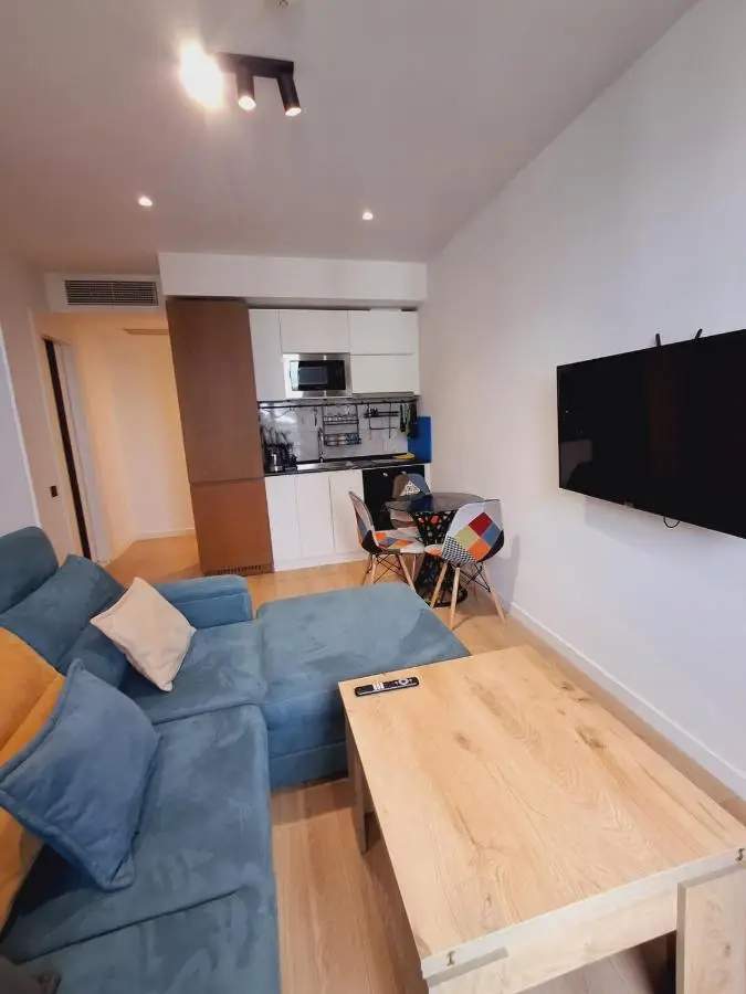 Bright Apart Near the Park Bedroom and Living