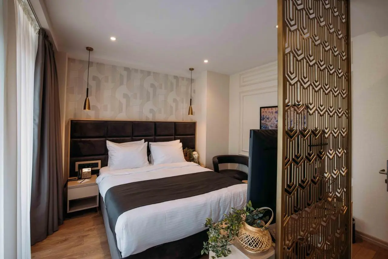 Hotel Monday by DNT Group
