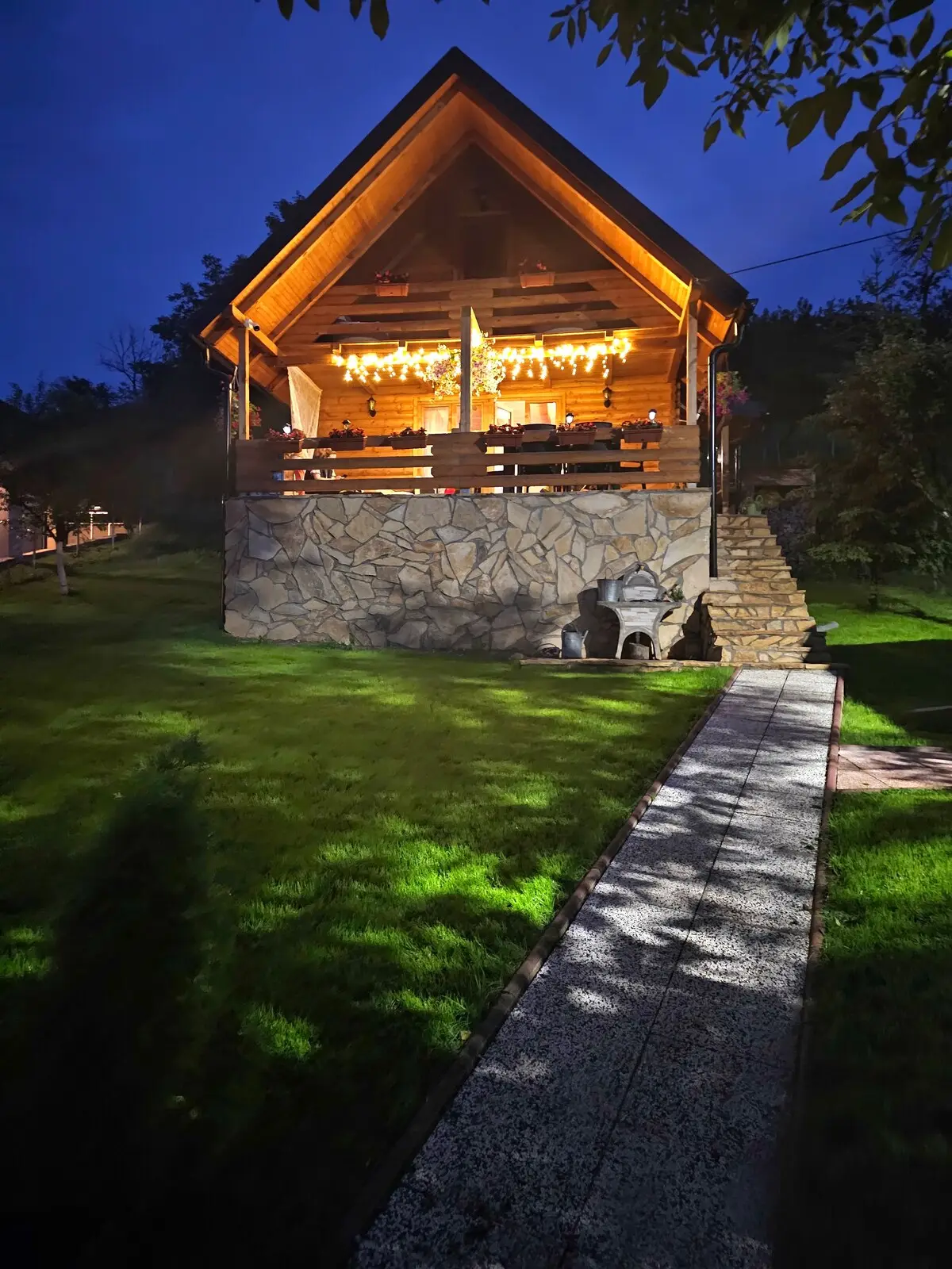 BURKE Log Cabin