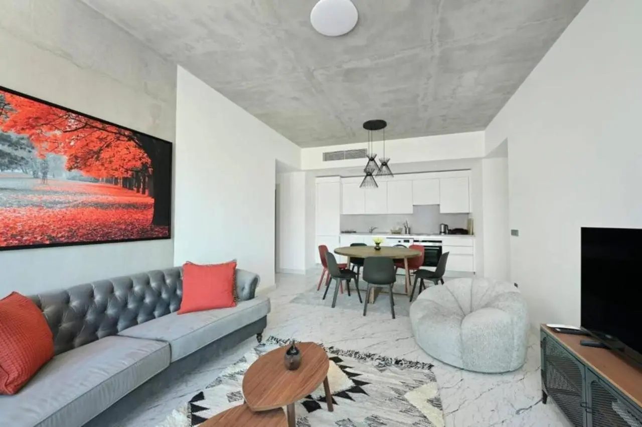 Bright Lovely Modern 2BD25 Condo PoolGym! #220