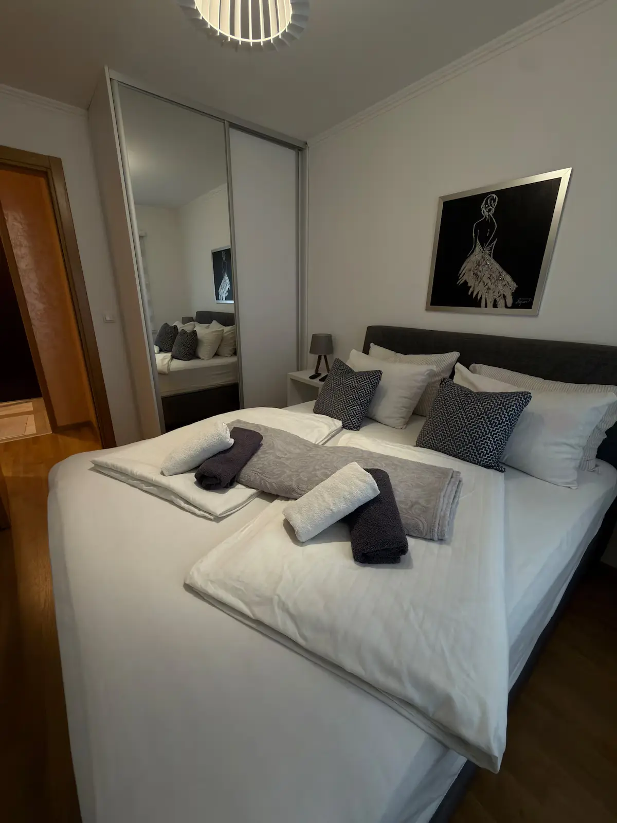 Lovely apartment, own own parking