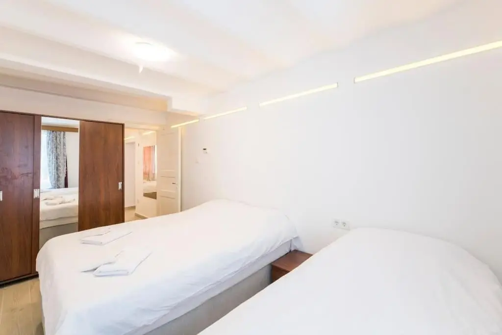 Beautiful 2BR House w/AC 400meters Taksim Square