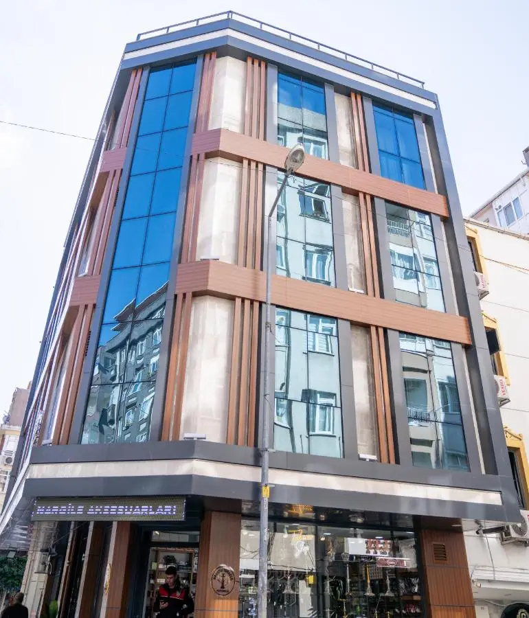 Zirvesta Otel