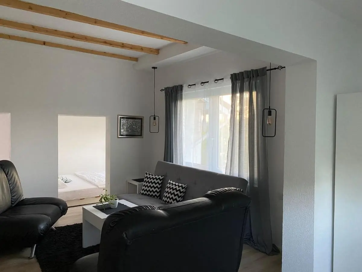 Ravne Rest House