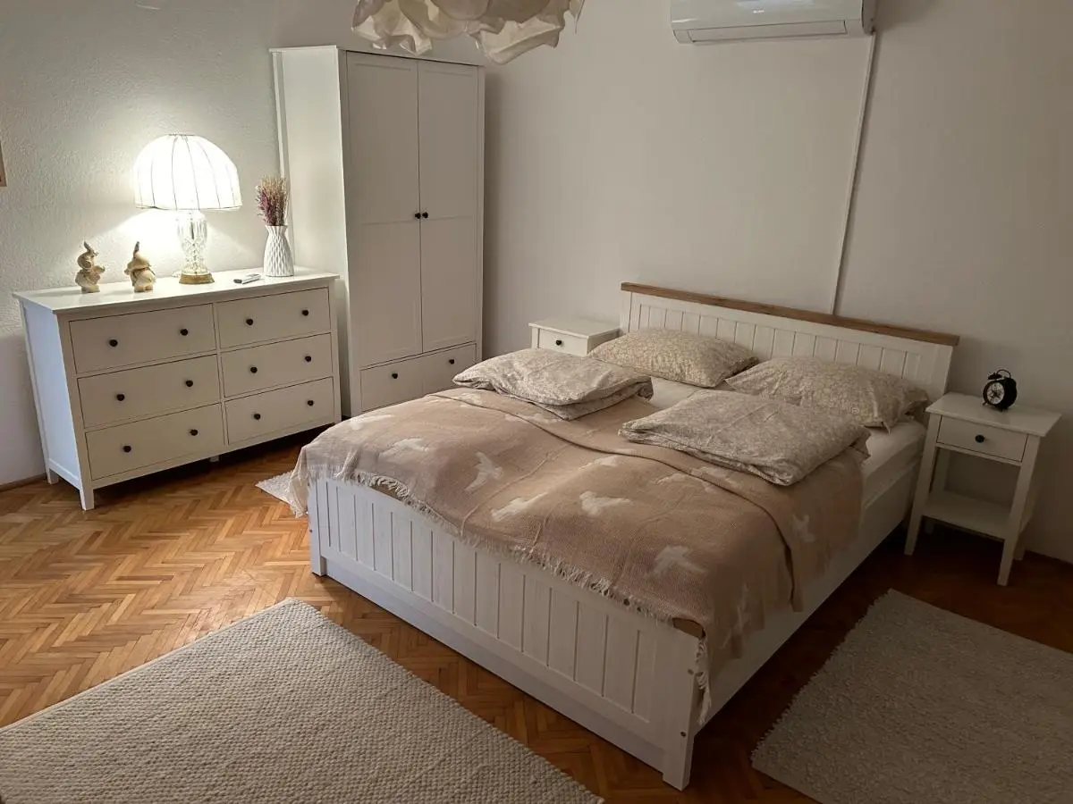 domus est alba