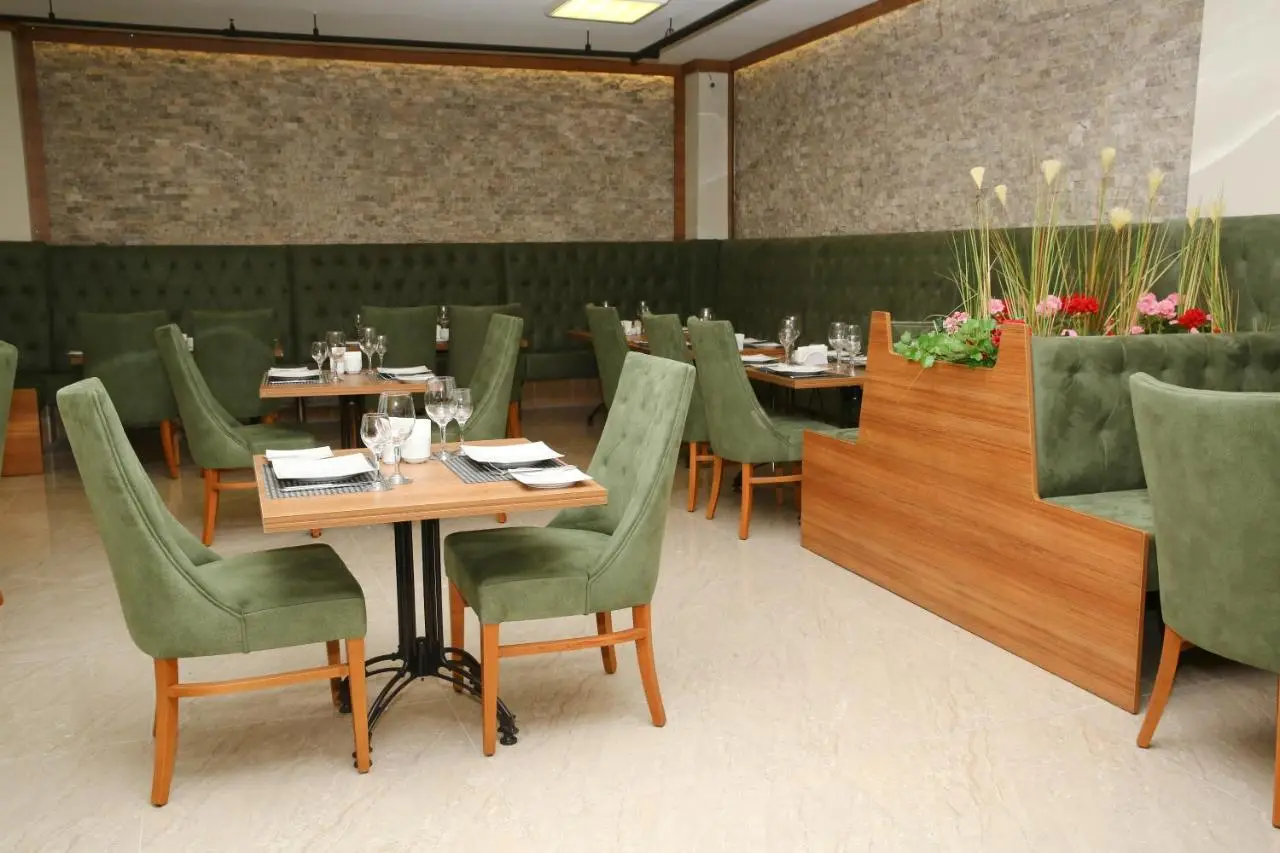 Golden Lounge Hotel