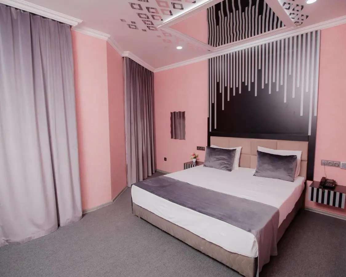 Corniche White City Hotel