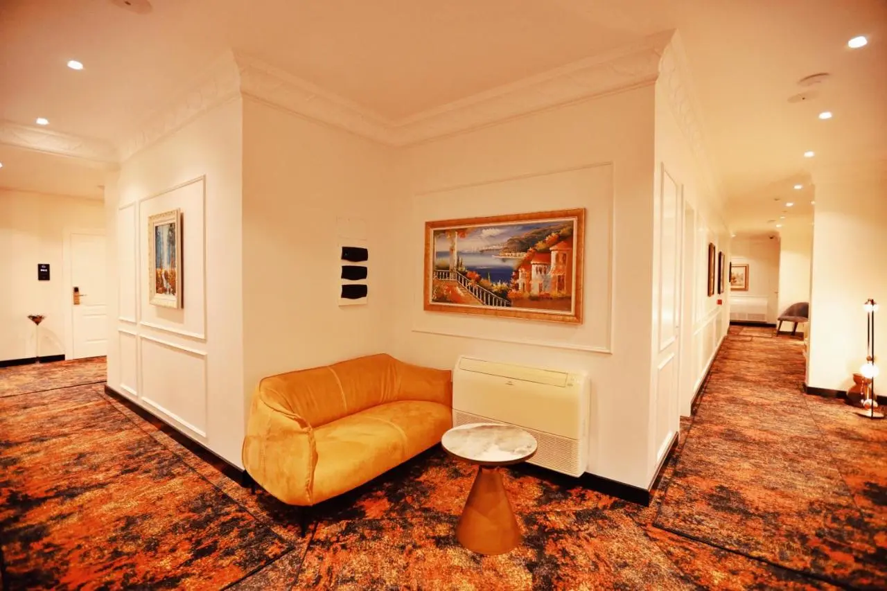 Grand Mirage